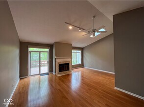1727 Creekside Ln W in Carmel, IN - Building Photo - Building Photo
