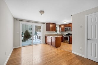 1431 Pawtucket Blvd in Lowell, MA - Building Photo - Building Photo