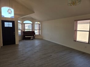 6411 W Adobe Dr in Glendale, AZ - Foto de edificio - Building Photo