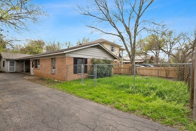 property at 5605 1/2 Jim Hogg Ave