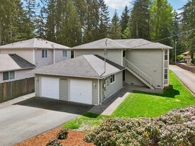 13411 Meadow Rd in Everett, WA - Building Photo