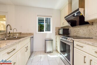 1339 Alma St in Palo Alto, CA - Building Photo - Building Photo