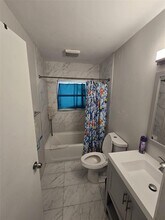 1117 NE 17th Way, Unit 1-3 in Fort Lauderdale, FL - Building Photo - Building Photo