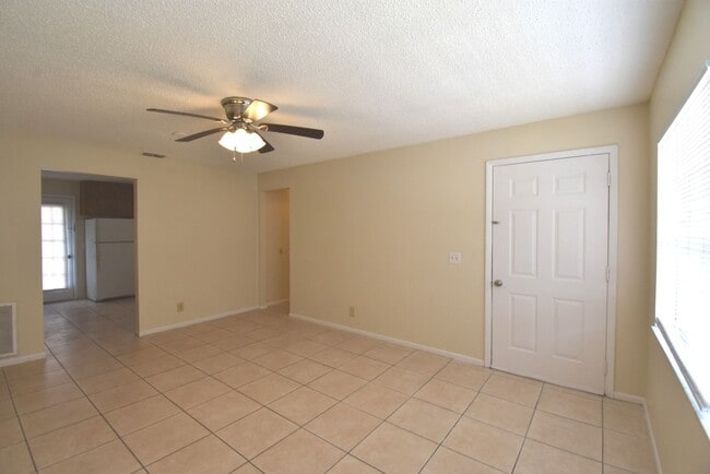 1587 E C 470 in Lake Panasoffkee, FL - Building Photo - Building Photo
