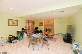 121 Frederick Ave in Hawthorne, NJ - Foto de edificio - Building Photo