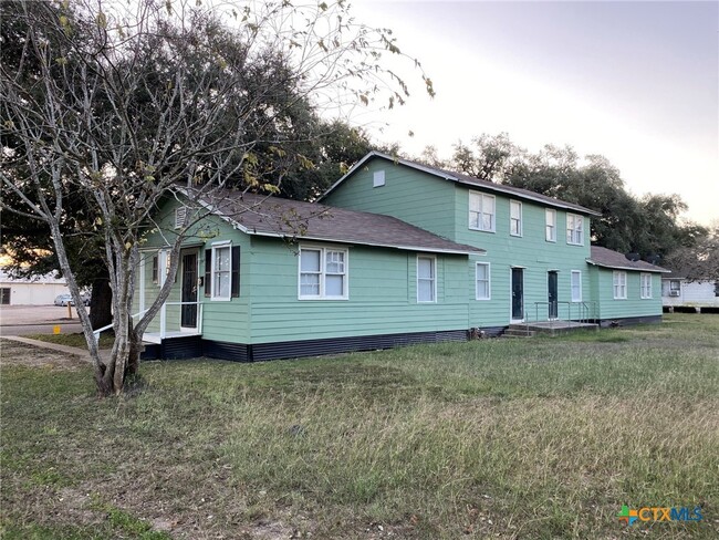 2303 N Louis St in Victoria, TX - Foto de edificio - Building Photo