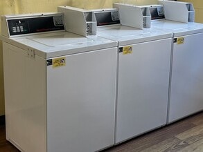 Magnolia Glen Apartments in Sherman Oaks, CA - Building Photo - Building Photo