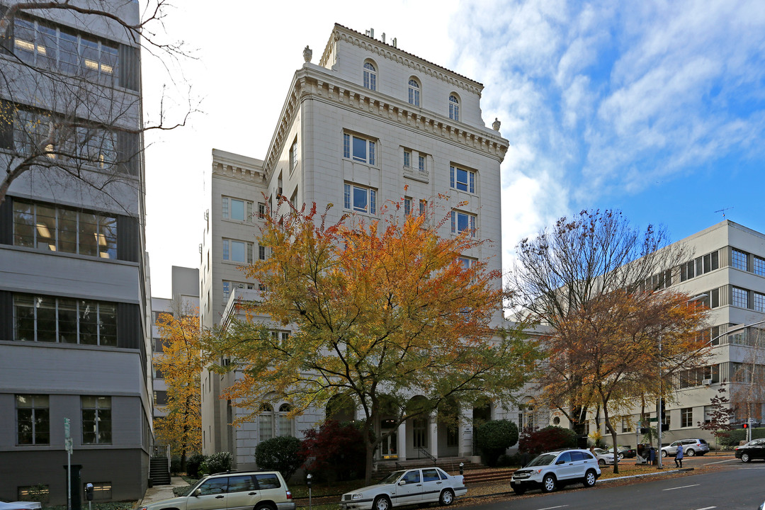 The Lewis Apartments in Sacramento, CA - Foto de edificio