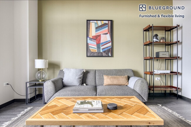 150 N Ashland Ave, Unit SI FL8-ID1053 in Chicago, IL - Foto de edificio - Building Photo