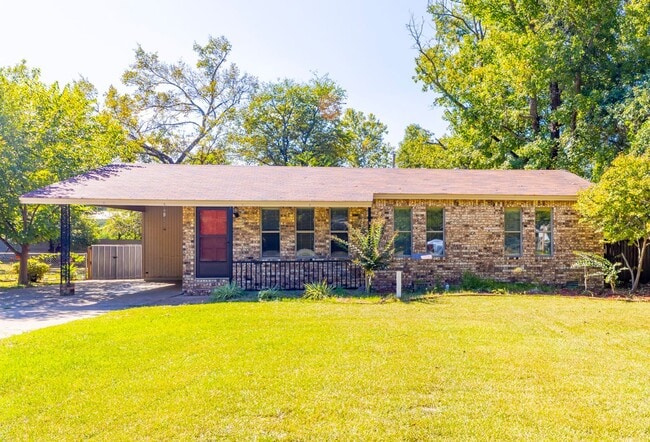 property at 1007 N Holly St