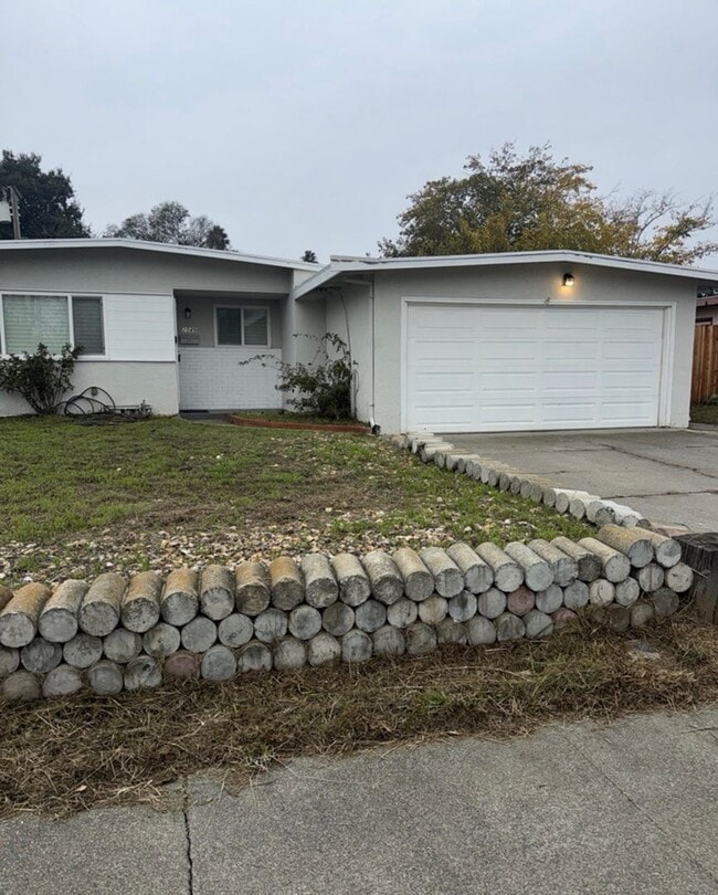 2049 San Salvador St