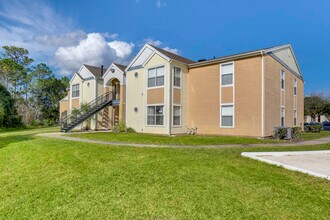 Academy at Waterford Lakes in Orlando, FL - Building Photo - Building Photo