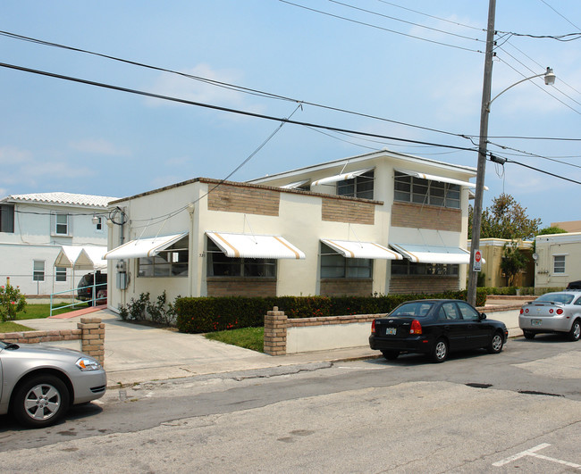 339 Hayes St in Hollywood, FL - Building Photo - Building Photo