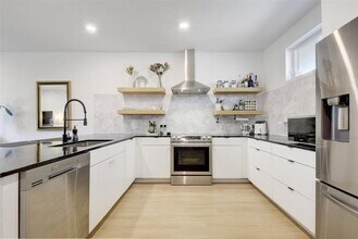 2709 E 5th St. in Austin, TX - Foto de edificio - Building Photo