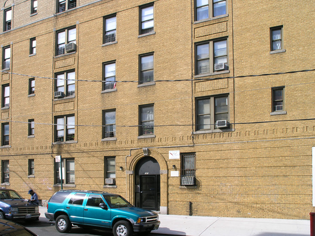 565 E 188th St in Bronx, NY - Building Photo - Building Photo