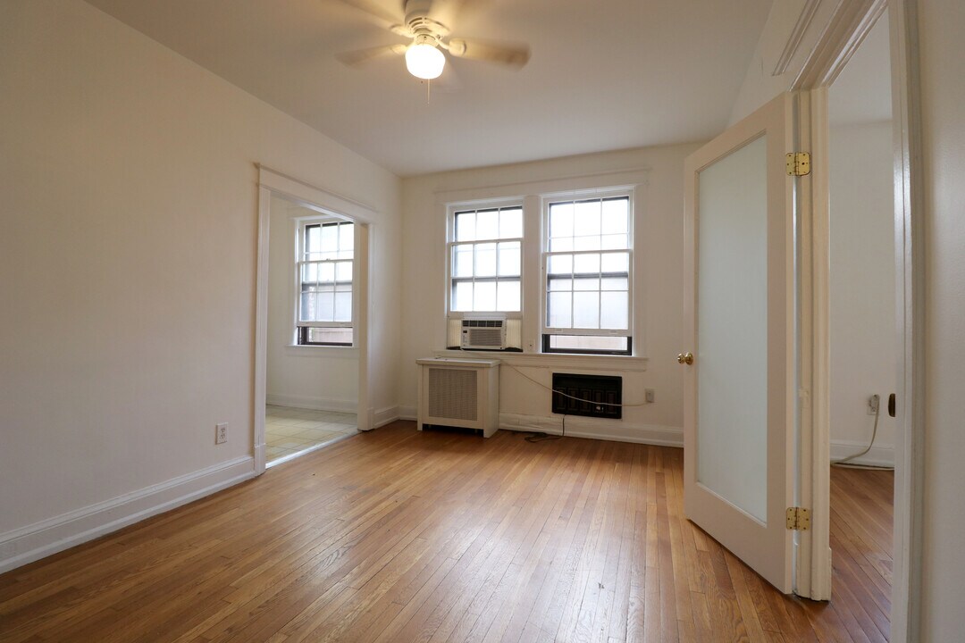 414 Seward Sq SE in Washington, DC - Building Photo
