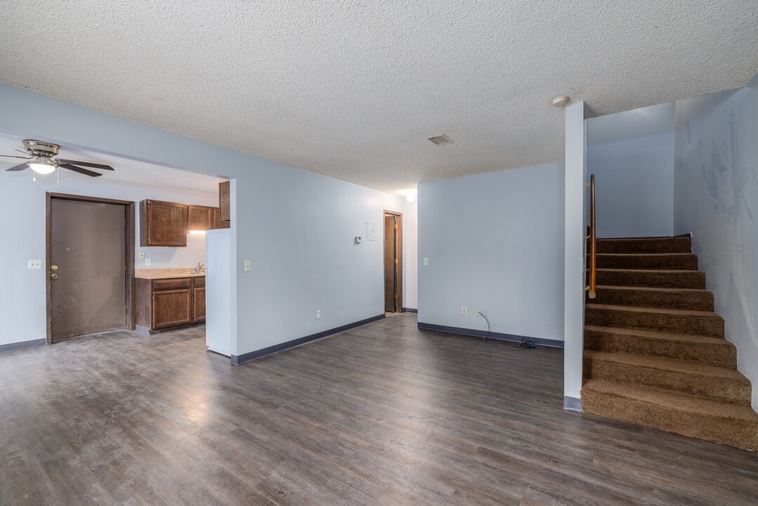 Deeswood Village Apartments in Springfield, MO - Foto de edificio