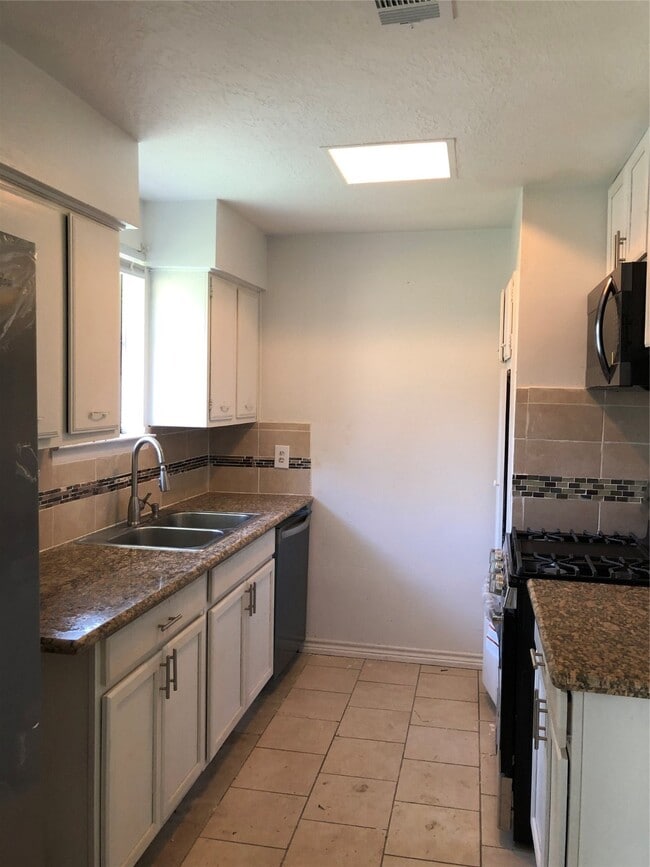 11103 Sharpview Dr in Houston, TX - Building Photo - Building Photo