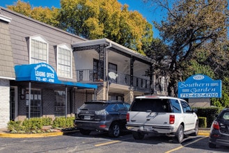 Southern Gardens Apartments in Houston, TX - Building Photo - Building Photo
