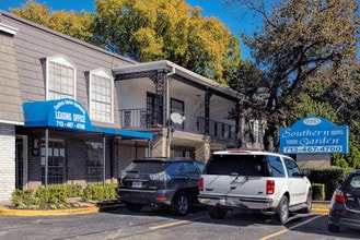 Southern Gardens Apartments in Houston, TX - Building Photo - Building Photo