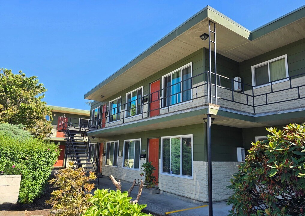 5918 SE Division St in Portland, OR - Building Photo