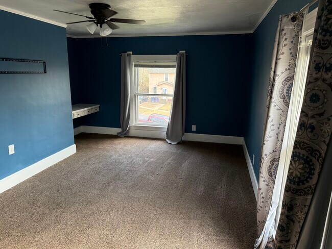 1041 W 2nd St in Janesville, WI - Building Photo - Building Photo