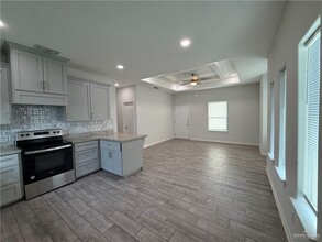 13 Puffin Ave in McAllen, TX - Building Photo - Building Photo