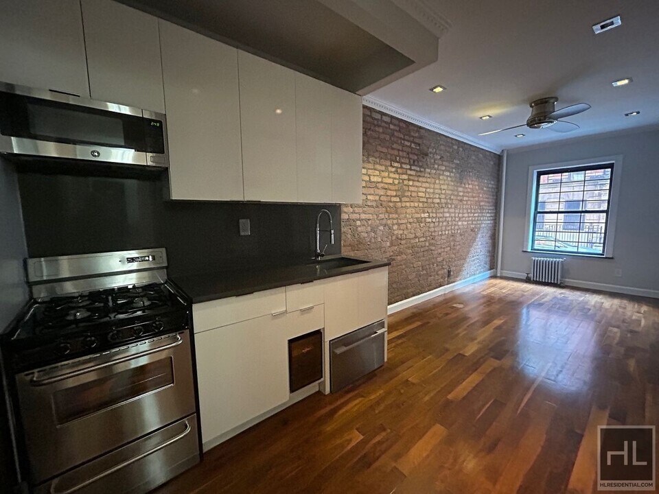 East 11th Street in New York, NY - Building Photo