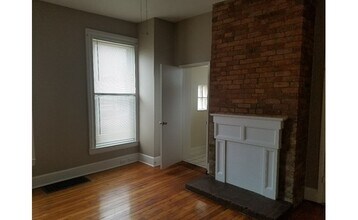 2201 Kemper Ln in Cincinnati, OH - Building Photo - Building Photo