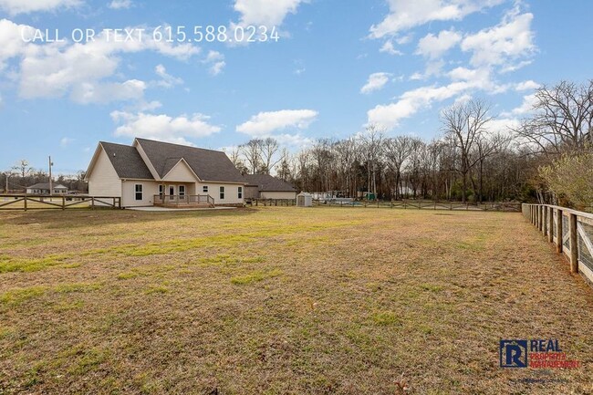 1318 Summer Station Dr in Chapel Hill, TN - Building Photo - Building Photo