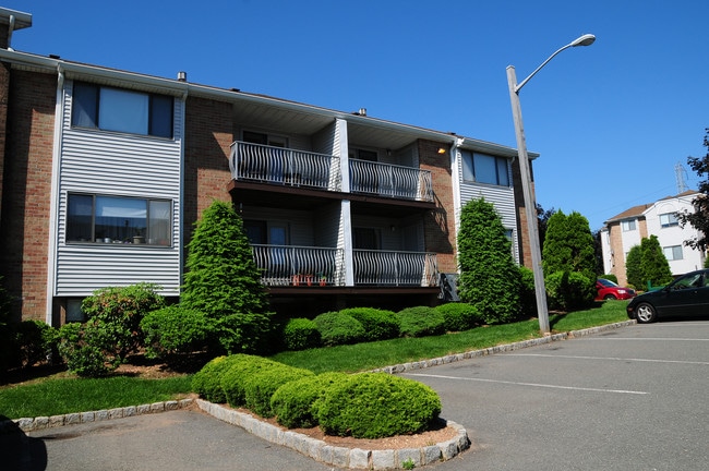 Edison Woods in Edison, NJ - Building Photo - Building Photo