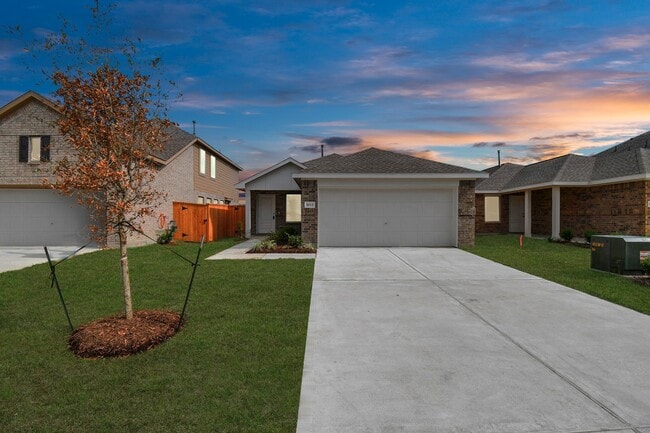 1611 Windrose Bnd in Angleton, TX - Building Photo - Building Photo