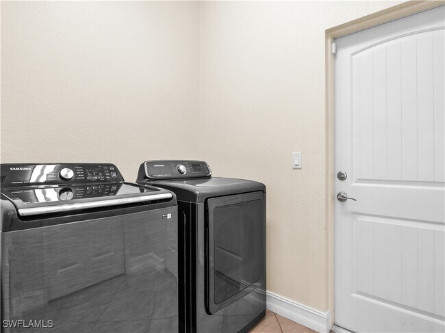 1205 SW 18th Terrace in Cape Coral, FL - Building Photo - Building Photo