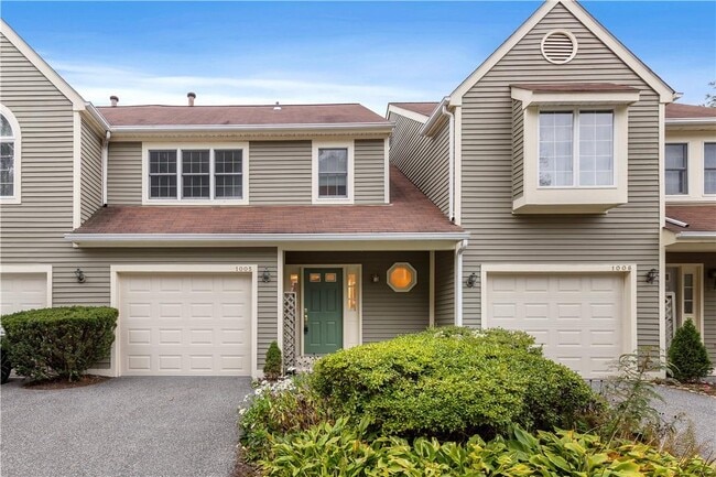1005 Kensington Way in Mt Kisco, NY - Building Photo - Building Photo
