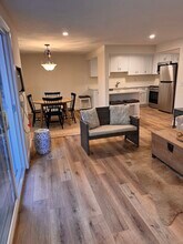 Brookside Village in Manville, RI - Foto de edificio - Building Photo