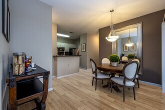 Coventry Apartments in Williamsville, NY - Foto de edificio - Building Photo