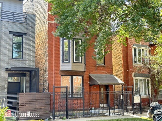 2631 W Superior St in Chicago, IL - Building Photo - Building Photo