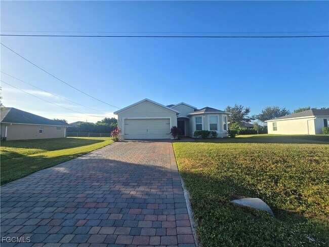 1230 NW 19th St in Cape Coral, FL - Building Photo - Building Photo