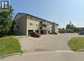 815 Barbara Ct in Cambridge, ON - Building Photo