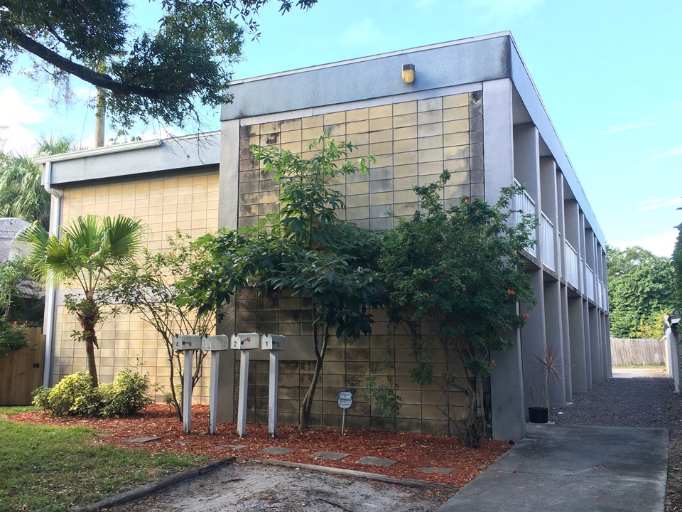 Habana Apartments in Tampa, FL - Building Photo