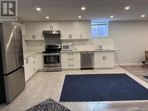 27 Wetherburn Dr in Whitby, ON - Building Photo - Building Photo