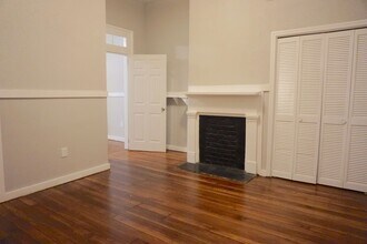 303 W Waldburg St in Savannah, GA - Building Photo - Building Photo
