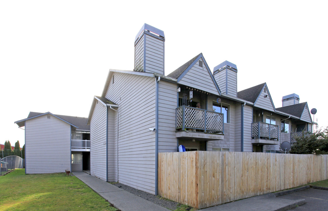 Juneau's Landing Apartments in Everett, WA - Building Photo