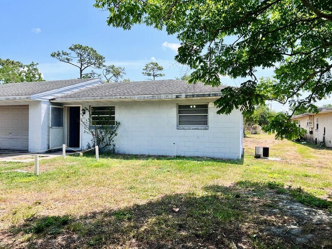 1911 Park Manor Dr in Union Park, FL - Building Photo - Building Photo