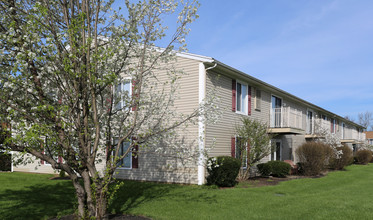 Four Seasons Apartments in Mason, OH - Building Photo - Building Photo