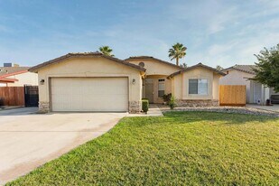 2455 W Roby Ave in Porterville, CA - Building Photo