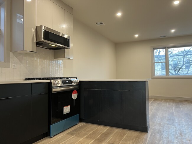 124 Hackensack St, Unit 2 in East Rutherford, NJ - Building Photo - Building Photo