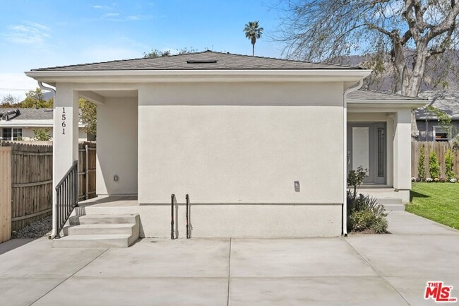 1561 E Elizabeth St in Pasadena, CA - Building Photo - Building Photo