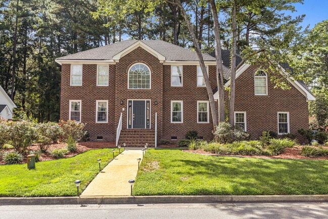 property at 951 Forest Lakes Cir