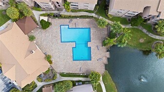 2736 S University Dr in Davie, FL - Building Photo